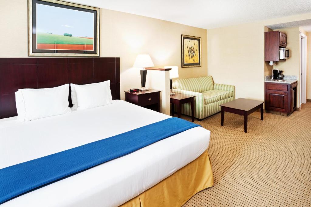 Holiday Inn Express Hotel & Suites Cincinnati Southeast Newport an IHG Hotel - image 3