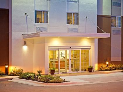 Candlewood Suites Bellevue - image 11