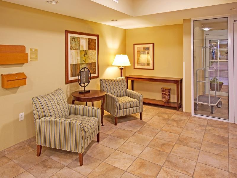 Candlewood Suites Bellevue - image 3