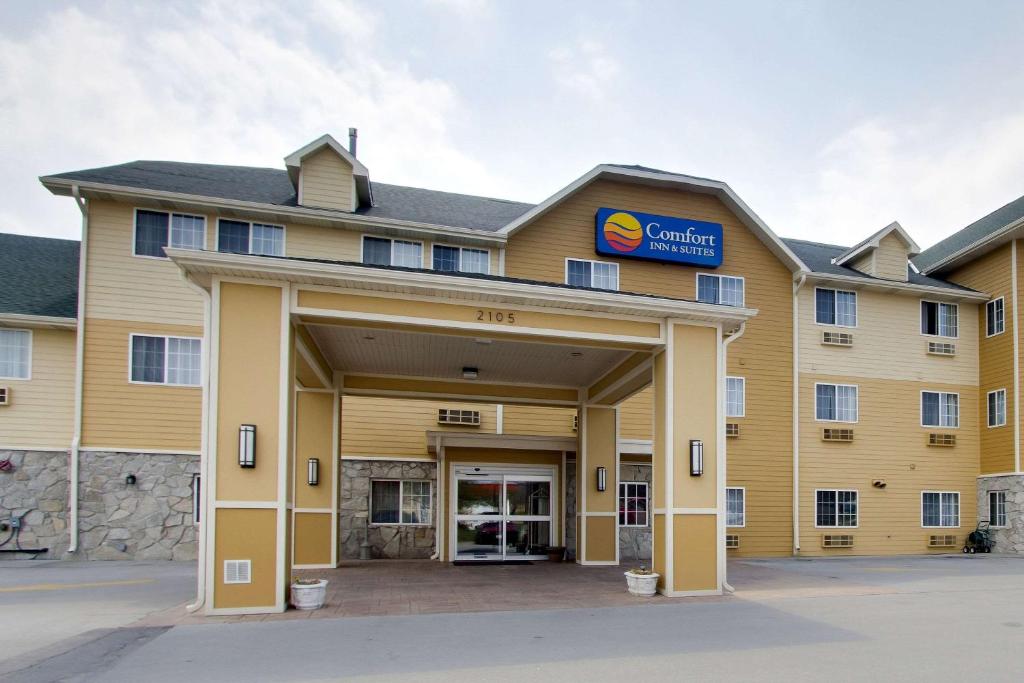 Comfort Inn & Suites Bellevue - Omaha Offutt AFB - main image