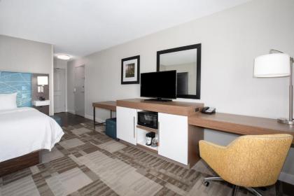 Hampton Inn Bellevue - image 13