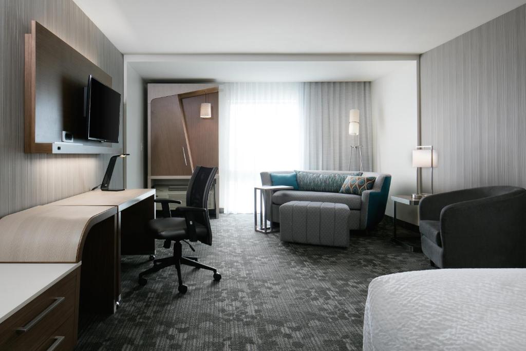 Courtyard by Marriott Omaha Bellevue at Beardmore Event Center - image 4