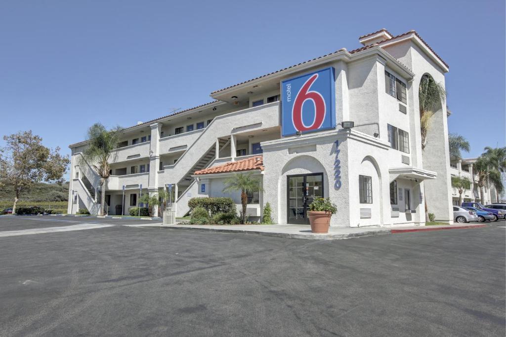 Motel 6-Bellflower CA - Los Angeles - main image