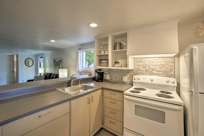 Chic Apartment 2 Blocks from Central Fairhaven! - image 4