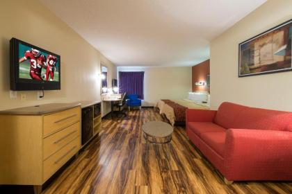 Red Roof Inn & Suites Philadelphia - Bellmawr - image 10