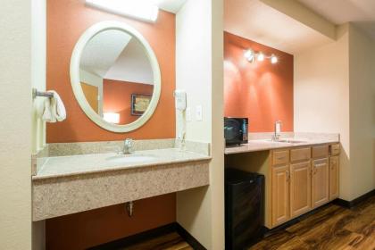 Red Roof Inn & Suites Philadelphia - Bellmawr - image 4