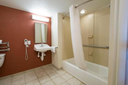 Red Roof Inn & Suites Philadelphia - Bellmawr - image 9