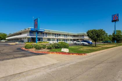 Motel 6-Bellmead TX - Waco - image 2