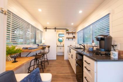 The Bluebonnet-Tiny Container Home Country Setting 12 min to Downtown - image 15