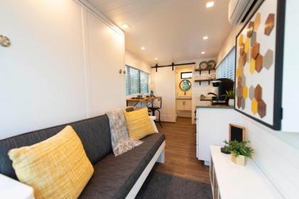 The Honeycomb-Tiny Container Home 12 Min. to Magnolia/Baylor - image 10