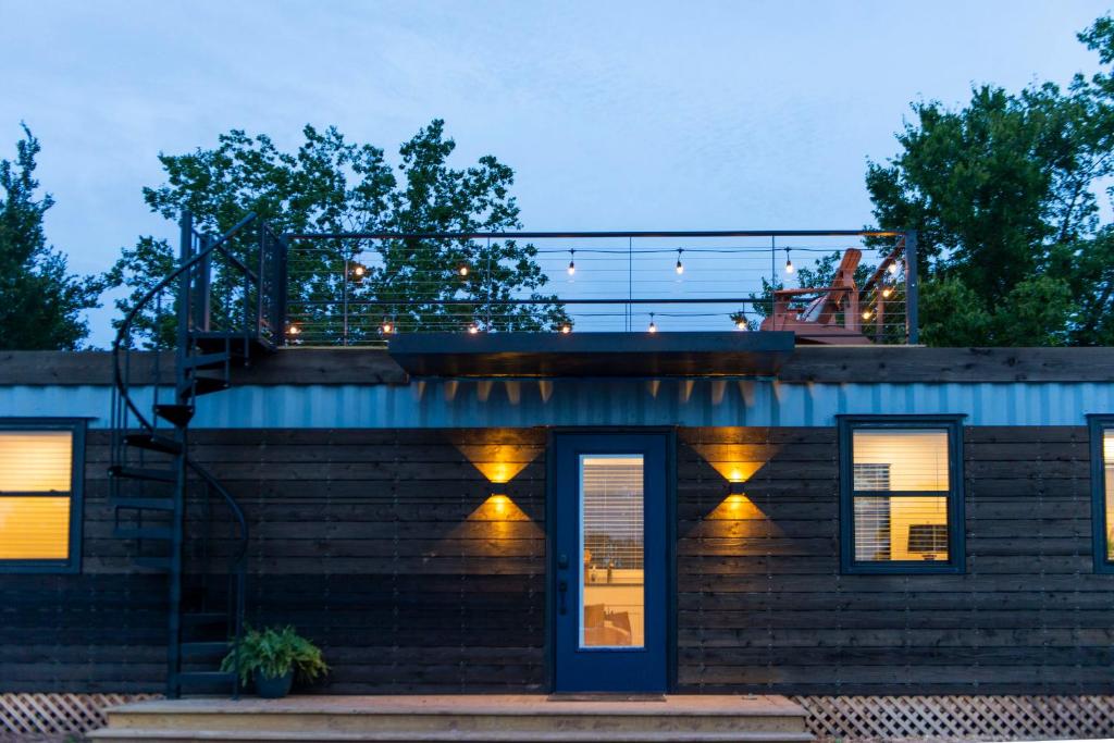 La Casita-Shipping Container House Near Magnolia/Baylor - main image