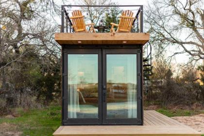 Deer Creek Tiny Container Home-12 Min to Magnolia - image 12