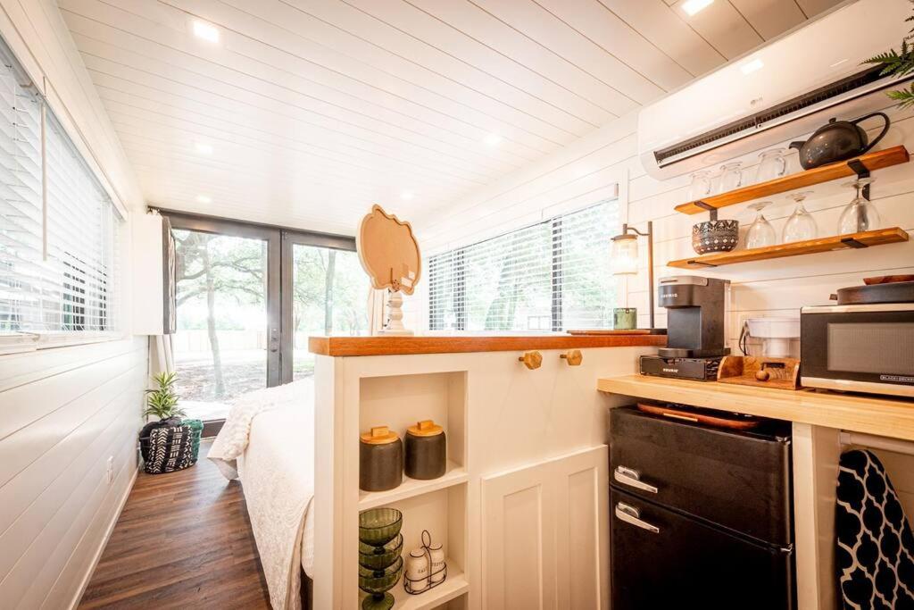 NEW The Moss Oak Tiny House 12 Min to Magnolia - image 3