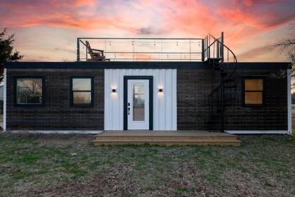 The Live Oak Tiny Container home near Magnolia - image 2