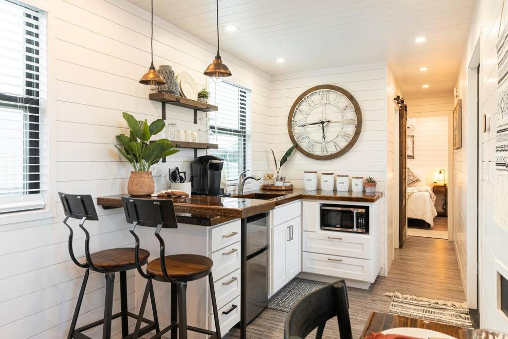 The Live Oak Tiny Container home near Magnolia - image 3