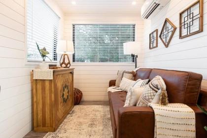 The Live Oak Tiny Container home near Magnolia - image 4