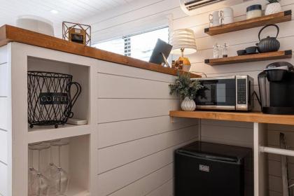 The Oak Harbor-Tiny Container Home near Magnolia - image 11