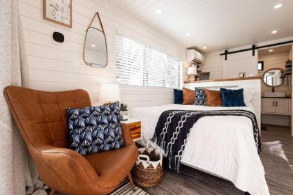 The Oak Harbor-Tiny Container Home near Magnolia - image 12