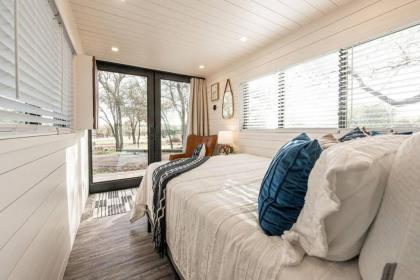 The Oak Harbor-Tiny Container Home near Magnolia - image 2