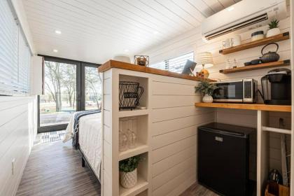 The Oak Harbor-Tiny Container Home near Magnolia - image 3