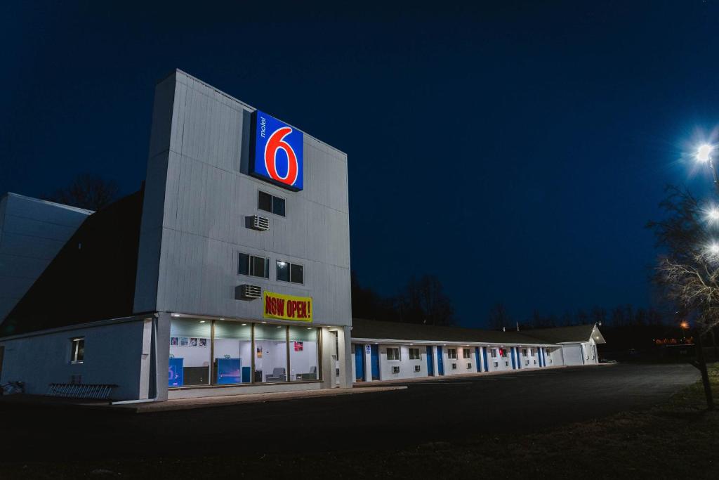 Motel 6 Bellville OH - image 4