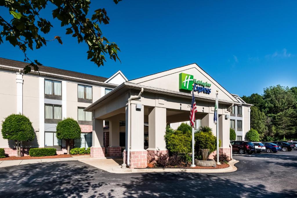 Holiday Inn Express Hotel & Suites Charlotte Airport-Belmont an IHG Hotel - main image