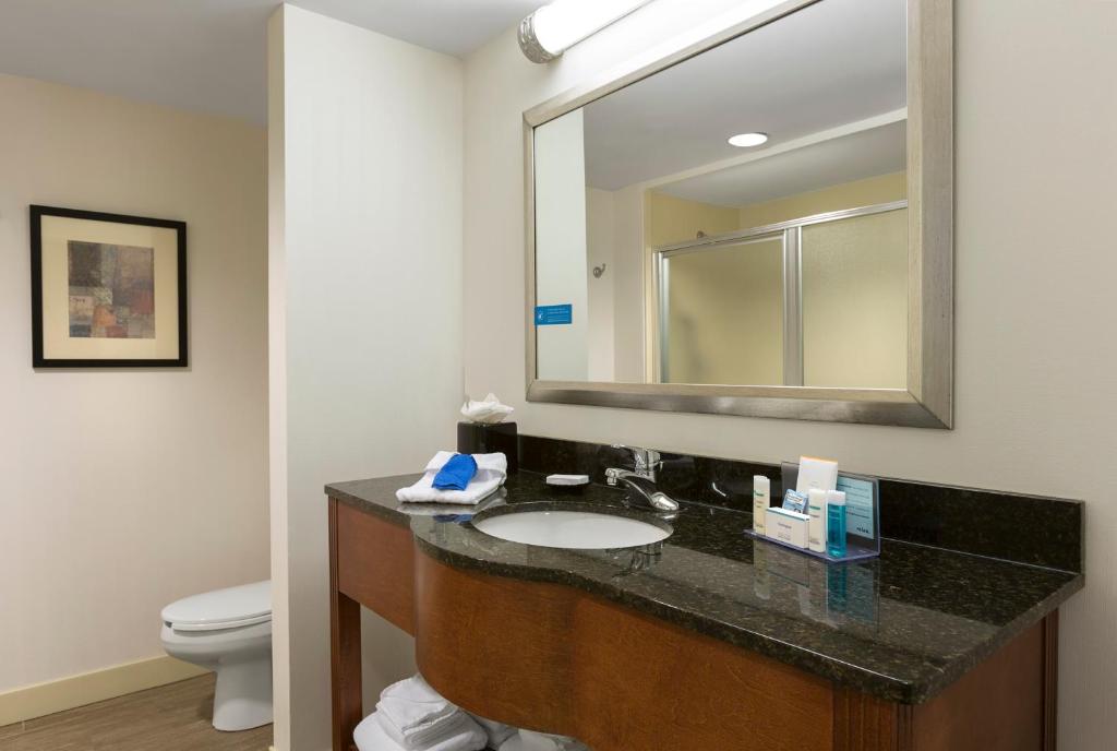 Hampton Inn Belmont at Montcross - image 3