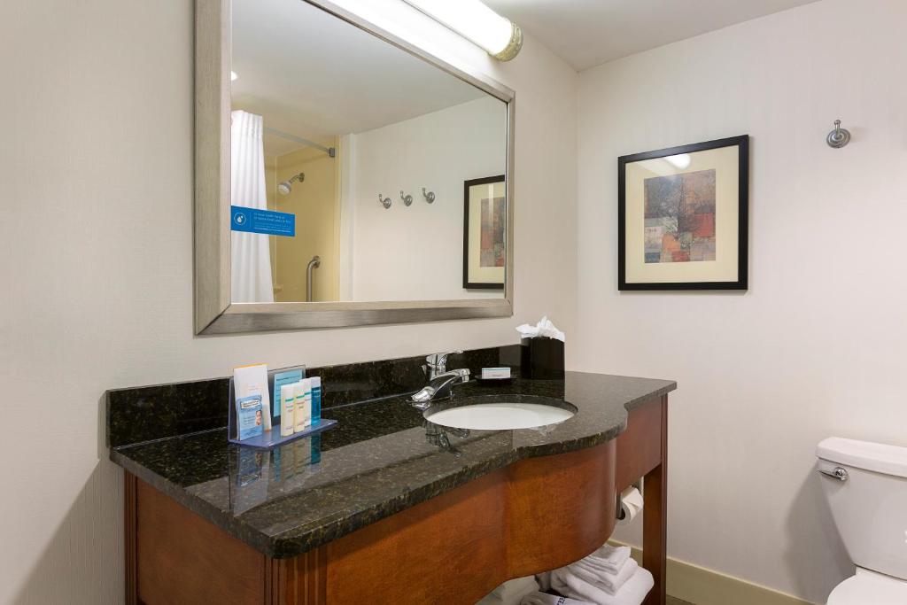 Hampton Inn Belmont at Montcross - image 7