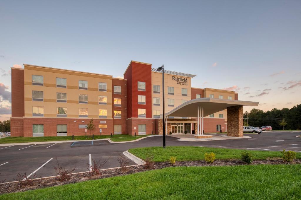 Fairfield Inn & Suites by Marriott Charlotte Belmont - main image