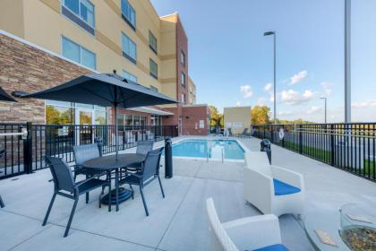 Fairfield Inn & Suites by Marriott Charlotte Belmont - image 12