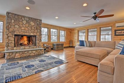 Spacious Belmont House Perfect Christmas Hideaway New Hampshire