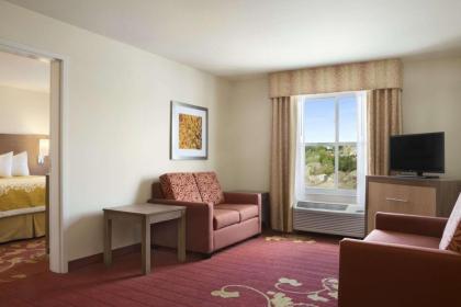 Days Inn & Suites by Wyndham Belmont - image 3