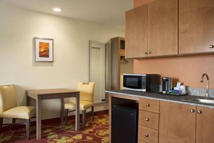 Days Inn & Suites by Wyndham Belmont - image 5