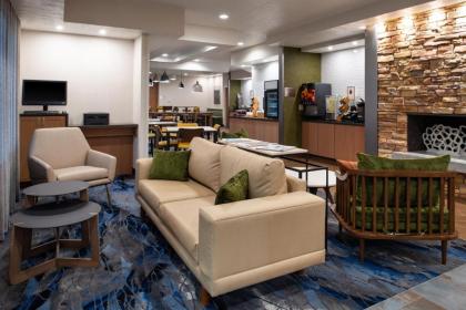 Fairfield Inn and Suites Beloit - image 3