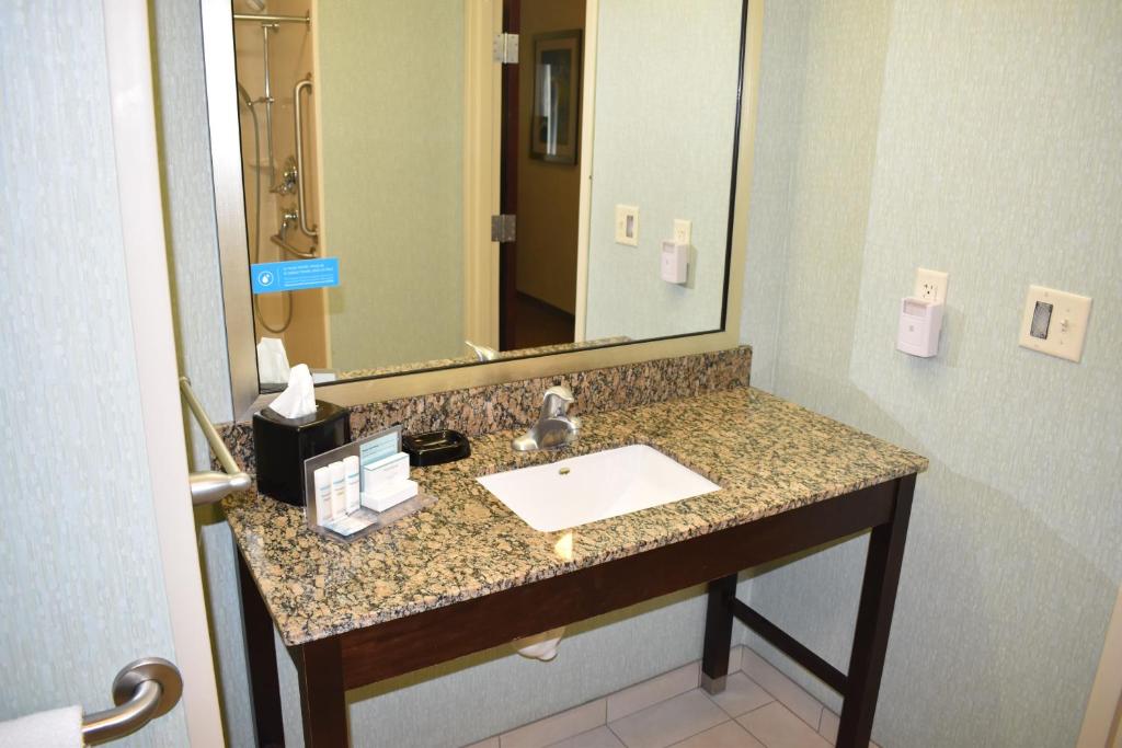 Hampton Inn Belton/Kansas City - image 3