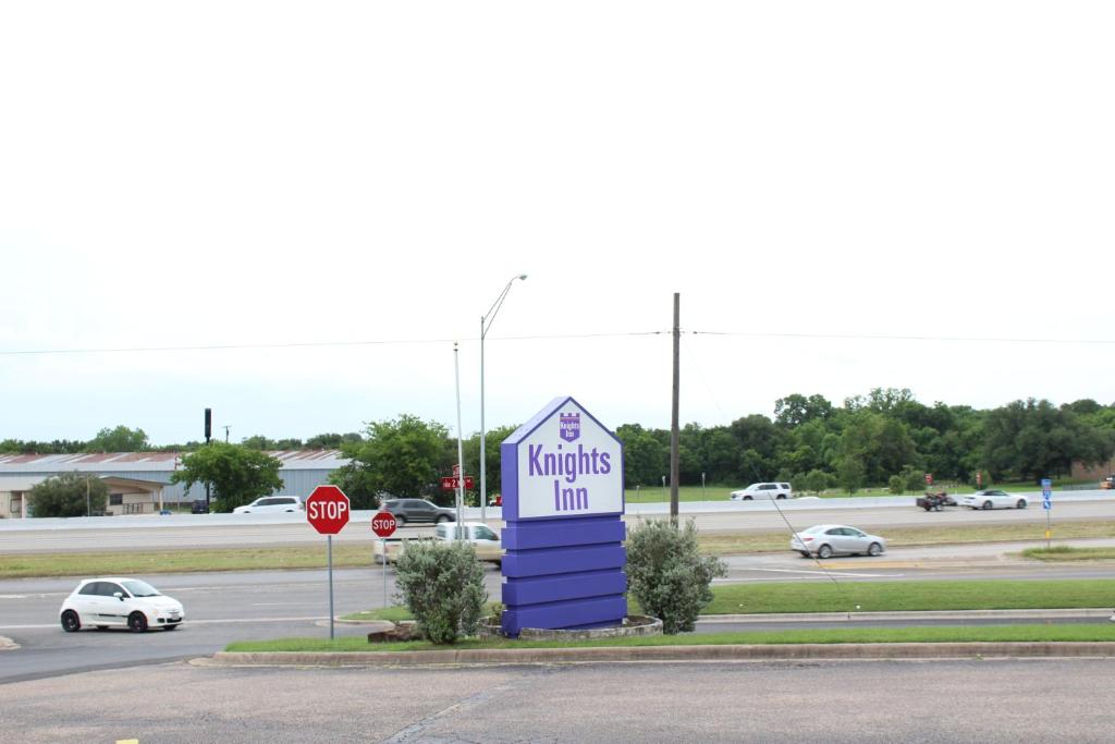 Knights Inn - Belton/Temple - image 7