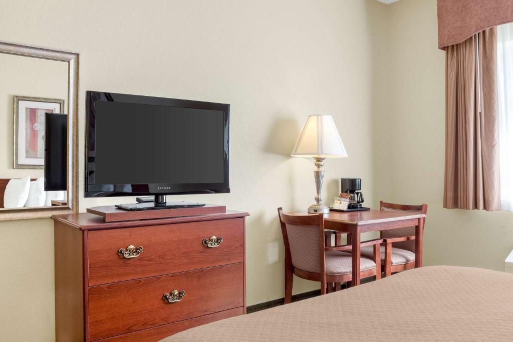 Quality Inn Bemidji - image 2