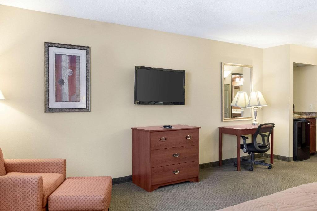 Quality Inn Bemidji - image 3