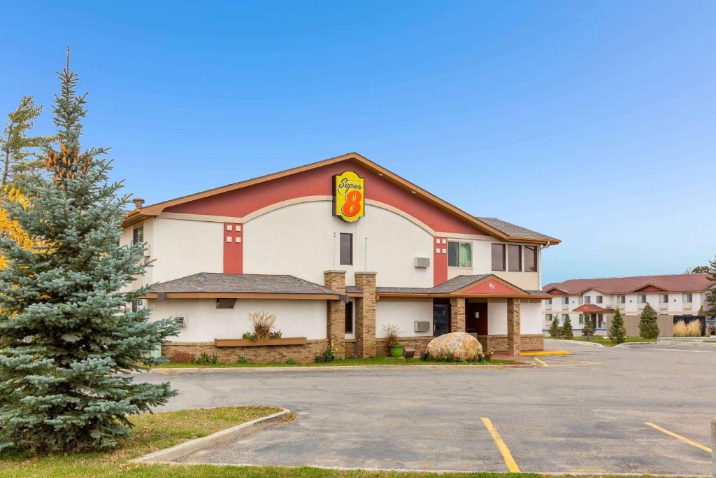 Super 8 by Wyndham Bemidji MN - main image