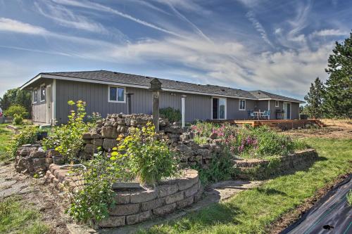 Updated Farmhouse with Deck on Central Oregon Canal! - image 5