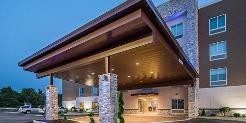 Holiday Inn Express & Suites - Bend South an IHG Hotel - main image