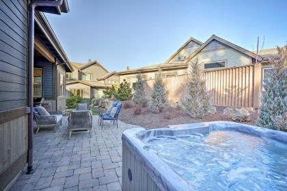 Luxe Mt Bachelor Retreat with Hot Tub and Patio! - image 3