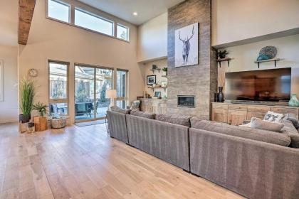 Luxe Mt Bachelor Retreat with Hot Tub and Patio! - image 6