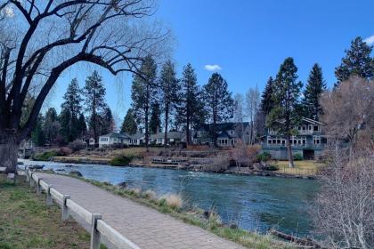 Deschutes Riverside Escape - image 12