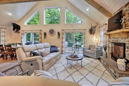 Benezette Cabin with Hot Tub Grill and Mtn Views - image 1