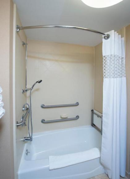 Hampton Inn Bennington - image 10