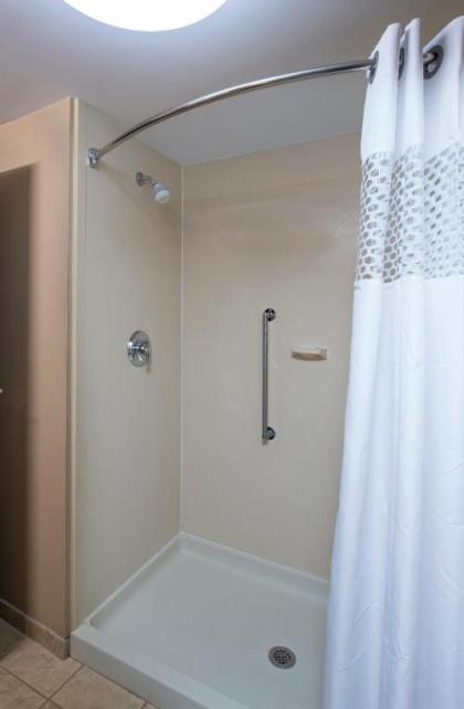 Hampton Inn Bennington - image 7