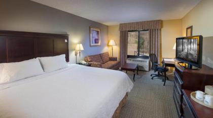 Hampton Inn Bennington - image 9