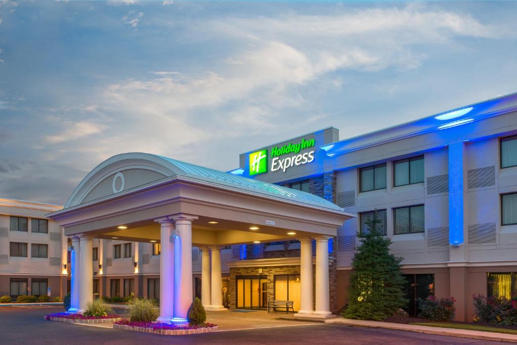 Holiday Inn Express Philadelphia NE-Bensalem an IHG Hotel - main image