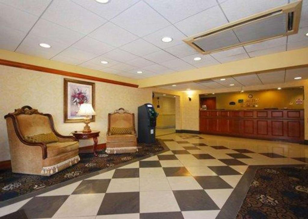 Quality Inn & Suites Bensalem - main image